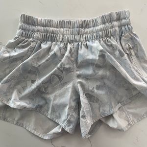 Lululemon size 6 shorts
